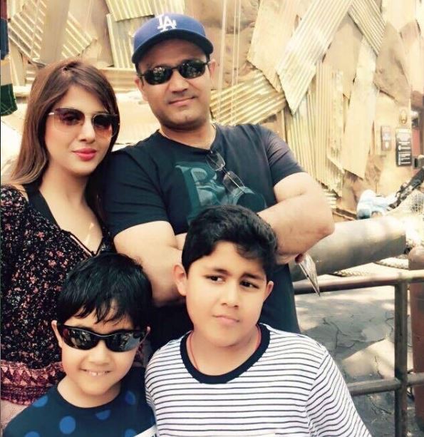virendra sehwag with his family